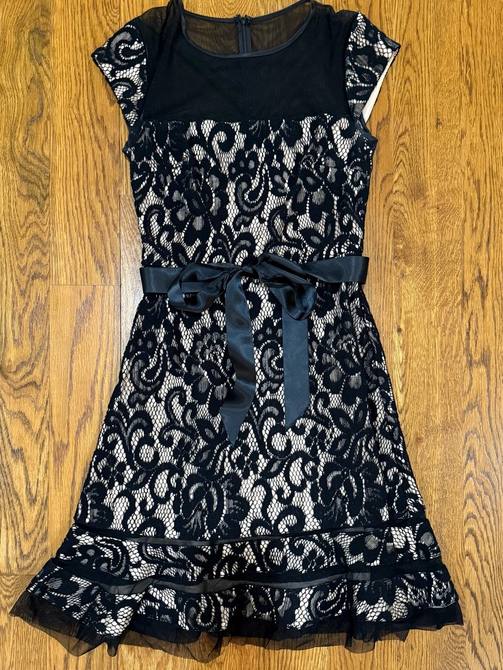 Betsy & Adam black lace size 4